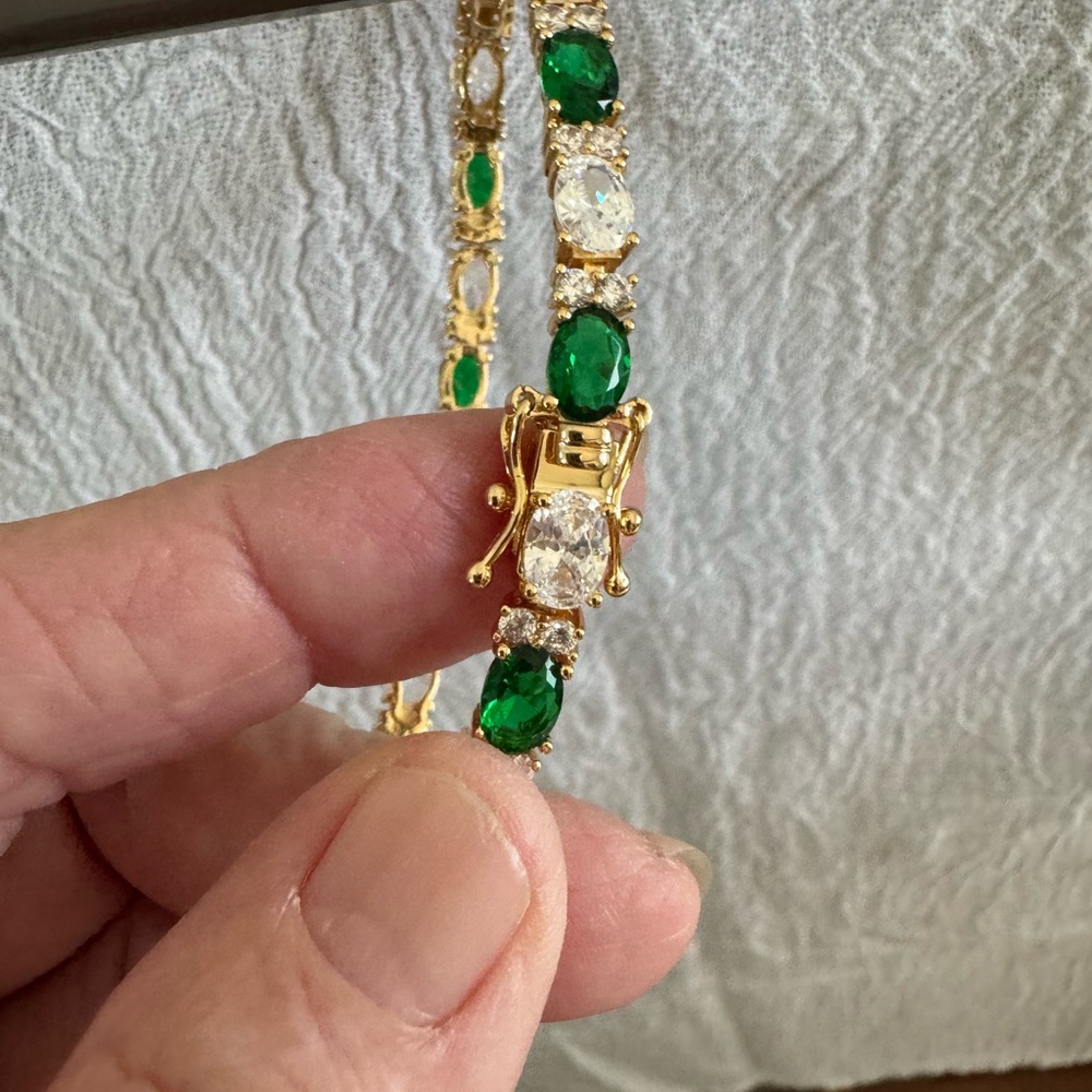 Green and Gold Tennis Bracelet with Vibrant Stones